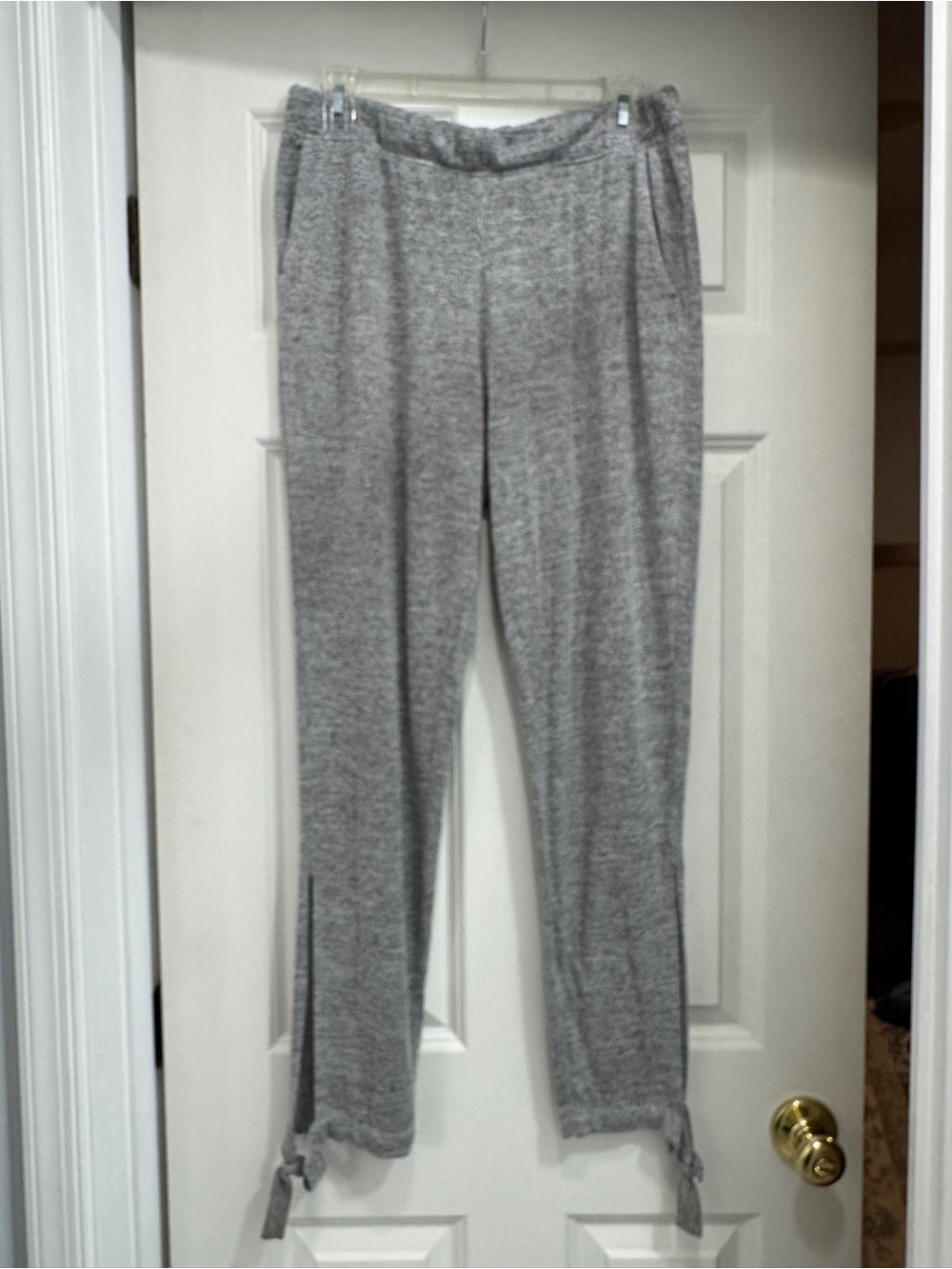 GAP women’s Heather Gray Knit Jogger Pants with Ankle Ties; leisure casual comfy